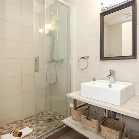Upstays - Duplex With Air Conditioner - 5 Min